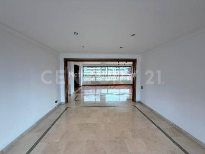 Apartamento de 3 alcobas en arriendo en El Poblado, Medellín, 214 m² · foto 18 de 19