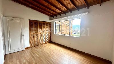 Apartamento en venta en La 10, Medellín · foto 9 de 20