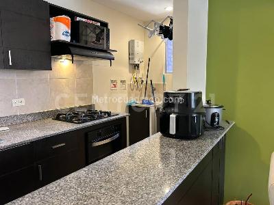 Apartamento de 2 alcobas en arriendo en El Poblado, Medellín, 73 m² · foto 9 de 18