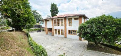 Casa de 5 alcobas en arriendo en La Mina, Envigado, 1500 m² · foto 2 de 20