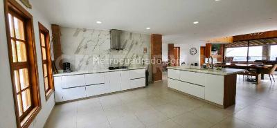 Casa de 5 alcobas en arriendo en La Mina, Envigado, 1500 m² · foto 6 de 20