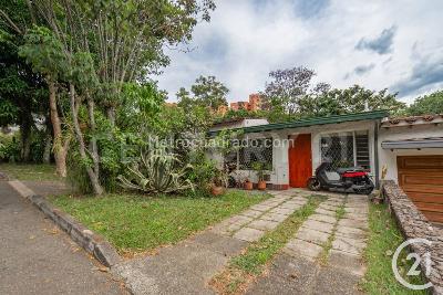Casa de 4 alcobas en venta en El Poblado, Medellín, 632 m² · foto 15 de 17
