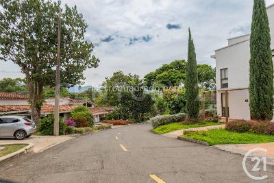 Casa de 4 alcobas en venta en El Poblado, Medellín, 632 m² · foto 17 de 17