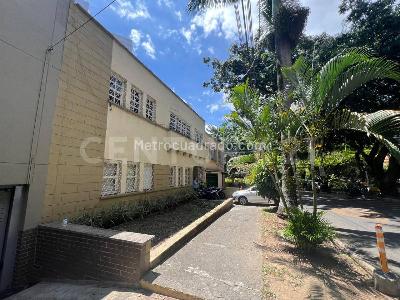 Casa de 5 alcobas en venta en Laureles, Medellín, 398 m² · foto 2 de 17