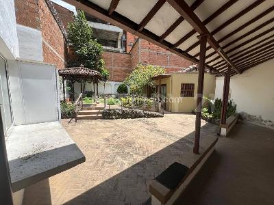 Casa de 5 alcobas en venta en Laureles, Medellín, 398 m² · foto 7 de 17