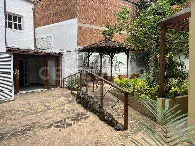 Casa de 5 alcobas en venta en Laureles, Medellín, 398 m² · foto 9 de 17