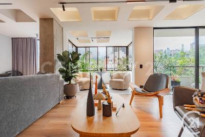 Apartamento de 2 alcobas en venta en El Poblado, Medellín, 115 m² · foto 2 de 20