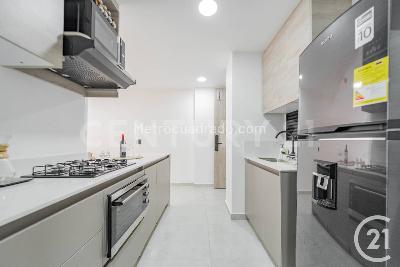 Apartamento de 1 alcoba en venta en Loma Del Escobero, Envigado, 50 m² · foto 3 de 16