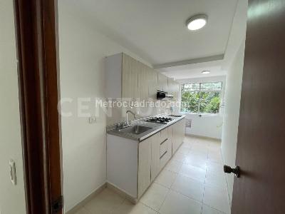 Apartamento de 3 alcobas en venta en Los Alpes, Medellín, 70 m² · foto 3 de 19
