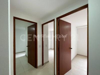 Apartamento de 3 alcobas en venta en Los Alpes, Medellín, 70 m² · foto 9 de 19