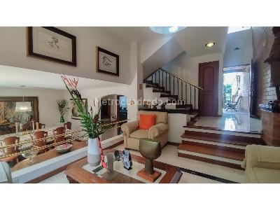 Casa de 4 alcobas en venta en Los Balsos, Medellín, 228 m² · foto 2 de 13