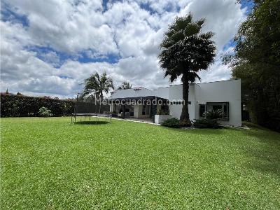 Casa de 3 alcobas en venta en Alto De Las Palmas, Envigado, 266 m² · foto 2 de 13