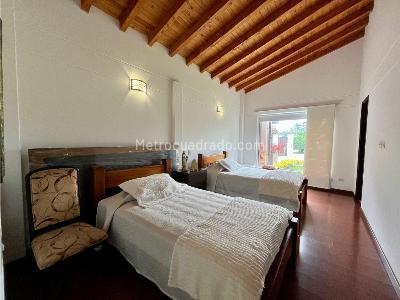 Casa de 3 alcobas en venta en Alto De Las Palmas, Envigado, 266 m² · foto 9 de 13