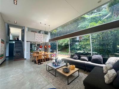 Casa de 4 alcobas en venta en Las Palmas, Medellín, 940 m² · foto 2 de 13