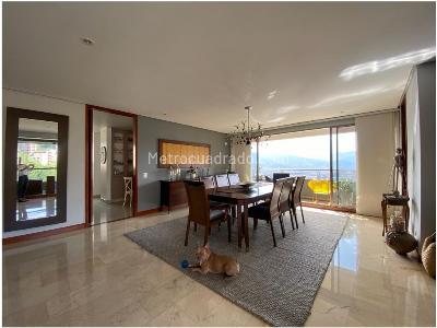 Apartamento de 3 alcobas en venta en Las Santas, Medellín, 320 m² · foto 2 de 8