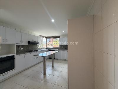 Apartamento de 4 alcobas en venta en Loma De Los Gonzalez, Medellín, 240 m² · foto 9 de 17
