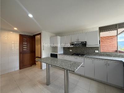 Apartamento de 4 alcobas en venta en Loma De Los Gonzalez, Medellín, 240 m² · foto 10 de 17