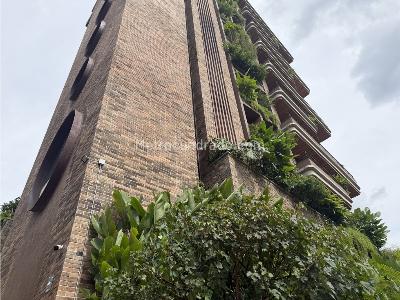 Apartamento de 2 alcobas en venta en El Diamante, Medellín, 239 m² · foto 2 de 13