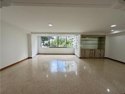 Apartamento de 3 alcobas en venta en Clinica Medellin, Medellín, 195 m² · foto 2 de 13