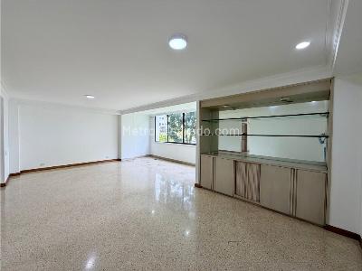 Apartamento de 3 alcobas en venta en Clinica Medellin, Medellín, 195 m² · foto 3 de 13