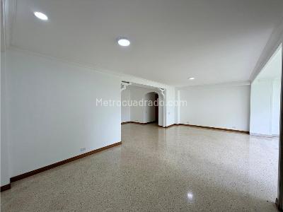 Apartamento de 3 alcobas en venta en Clinica Medellin, Medellín, 195 m² · foto 5 de 13