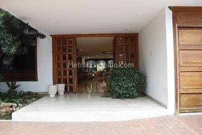 Casa de 5 alcobas en venta en Pegada A La San Joaquin, Cali, 900 m² · foto 2 de 20