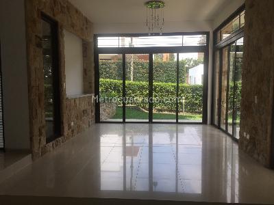 Casa de 4 alcobas en venta en Alameda, Cali, 338 m² · foto 9 de 20