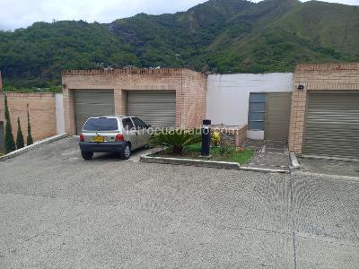 Casa de 3 alcobas en venta en Aguacatal, Cali, 318 m² · foto 4 de 20