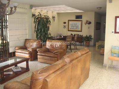 Casa de 5 alcobas en venta en Prados Del Norte, Cali, 500 m² · foto 11 de 20