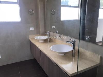 Casa de 4 alcobas en arriendo en Condominio Bosque Residencial Etapa Alcaparros, Cajicá, 320 m² · foto 13 de 20