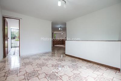 Casa de 5 alcobas en venta en Itagui, Itagüí, 204 m² · foto 6 de 20