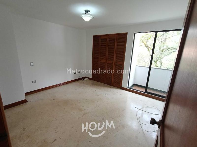Spacious 2BR Apartment in Medellin - 2