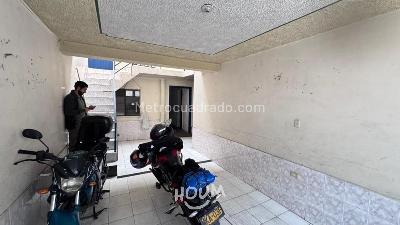 Casa de 5 alcobas en venta en Rafael Uribe Uribe, Bogotá, 386 m² · foto 5 de 20