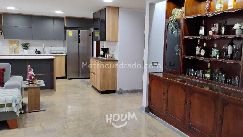 Spacious 3BR Apartment in Boston, Medellín - 2