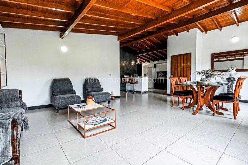 Apartamento Amoblado de 4 Alcobas en Arriendo en Medellín (Rosales) - 3