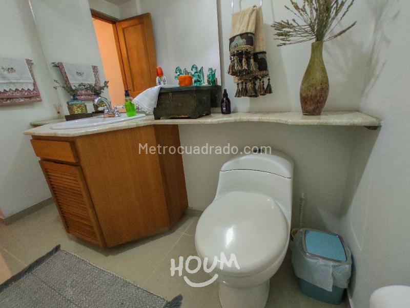 Apartamento Amplio de 5 Alcobas en Arriendo en Medellín - 7