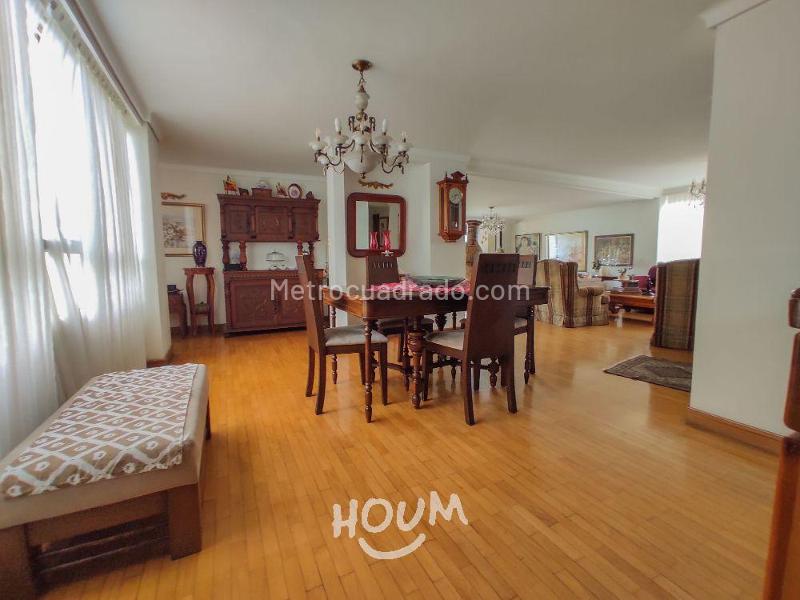 Apartamento Amplio de 5 Alcobas en Arriendo en Medellín - 8