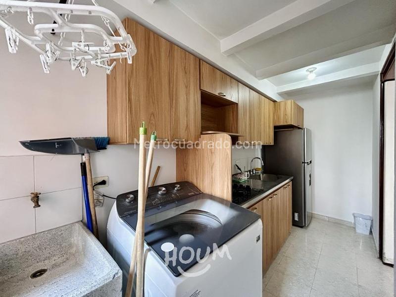 Apartamento amoblado de 3 Alcobas en arriendo en Los Colores - 8