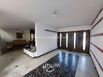 Casa de 5 alcobas en venta en Medellin, Medellín, 350 m² · foto 2 de 20