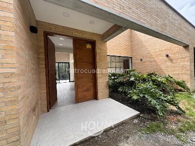 Casa de 3 alcobas en arriendo en Medellin, Medellín, 198 m² · foto 2 de 20