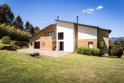 Casa de 5 alcobas en venta en La Calera · foto 17 de 17