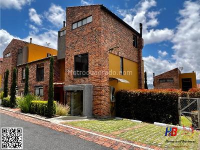 Casa de 3 alcobas en venta en San Jose De Bavaria, Bogotá, 133 m² · foto 1 de 16