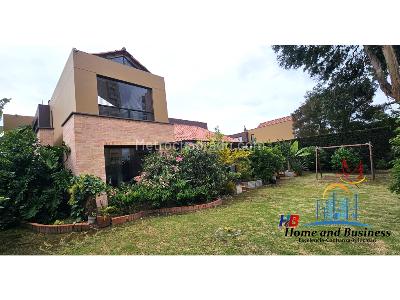 Casa de 4 alcobas en venta en Kalamary, Chía, 445 m² · foto 2 de 20