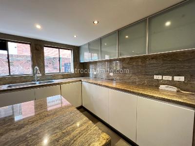 Apartamento en venta en Los Rosales, Bogotá · foto 2 de 11