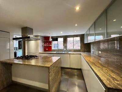 Apartamento en venta en Los Rosales, Bogotá · foto 3 de 11