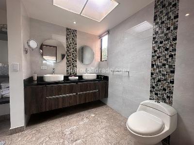Casa de 4 alcobas en venta en Guaymaral, Bogotá, 1377 m² · foto 8 de 9