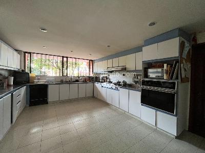 Casa en venta en Santa Barbara, Bogotá · foto 4 de 9