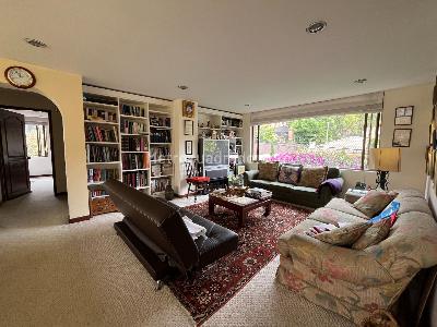 Casa en venta en Santa Barbara, Bogotá · foto 2 de 9