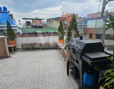 Apartamento de 3 alcobas en venta en Los Rosales, Bogotá, 264 m² · foto 16 de 17