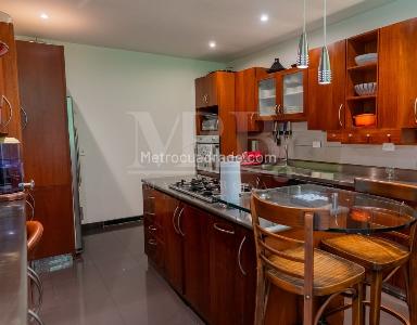 Apartamento de 4 alcobas en venta en Refugio Alto, Bogotá, 324 m² · foto 5 de 7